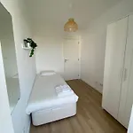 Apartment Family & Group Near Carcavelos Beach, Nova Sbe & Nci Academy 24 - Stairs Only Oeiras
