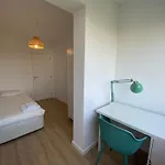 Family & Group Near Carcavelos Beach, Nova Sbe & Nci Academy 24 - Stairs Only Apartment *
