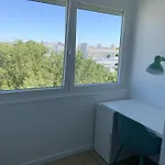 Family & Group Near Carcavelos Beach, Nova Sbe & Nci Academy 24 - Stairs Only Apartment *