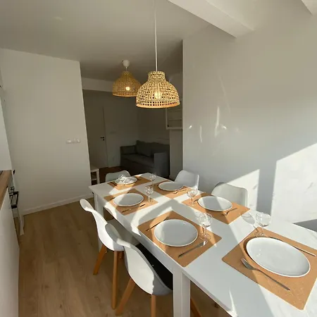 Apartment Family & Group Near Carcavelos Beach, Nova Sbe & Nci Academy 24 - Stairs Only Oeiras