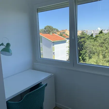 Family & Group Near Carcavelos Beach, Nova Sbe & Nci Academy 24 - Stairs Only Apartment